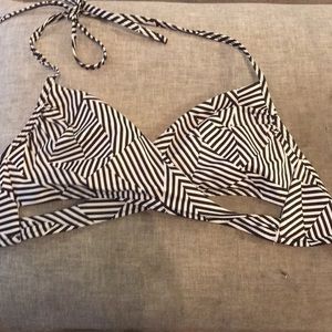 3 for $15 🦋🦋 Pink Victoria’s Secret black and white bathing suit top